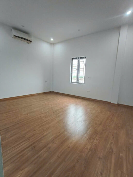 bán nhà Hoàng Mai 40m Nguyễn Khoái, gần ô tô diện tích rộng, nhà ở luôn