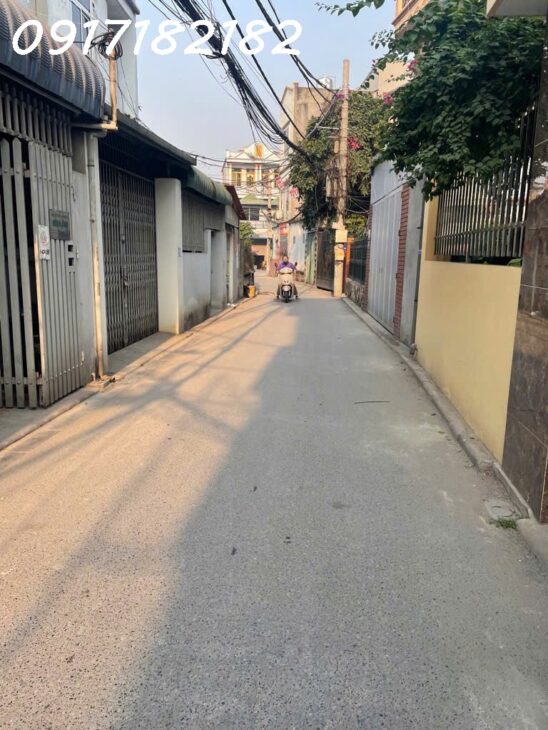 NHÀ XÂY MỚI ĐẸP – Ô TÔ ĐỖ CỔNG – AN SINH ĐỈNH CAO – BÃI XE Ô TÔ NGAY ĐẦU NGÕ