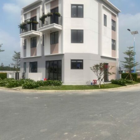 Nhà Phố 3PN Gần ĐH Việt Đức – Full Nội Thất, Chỉ 2.4 Tỷ Nhà Phố 3PN Gần ĐH Việt Đức – Full Nội Thất, Chỉ 2.4 Tỷ