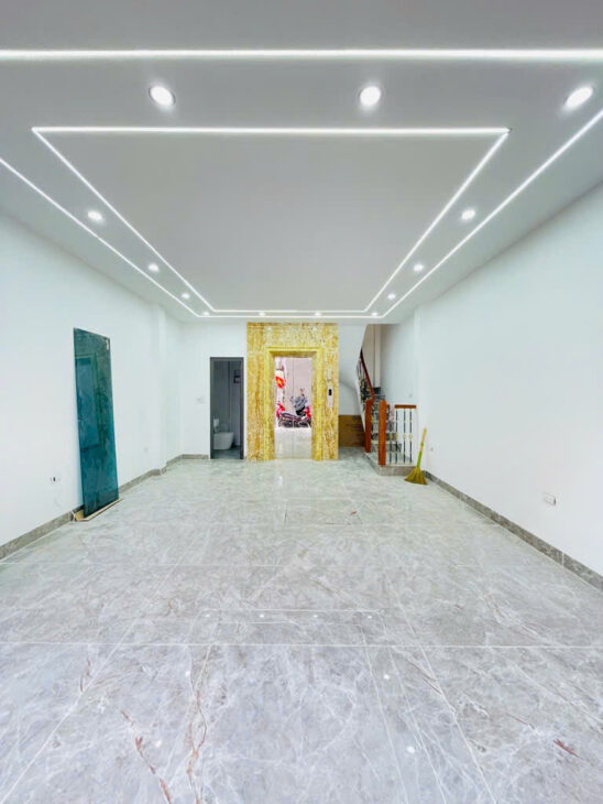 Bán Nhà: Ngọc Hồi, cách BX Nước Ngầm, 600m, 6 tầng, Thang Máy, oto đỗ cửa, Nhỉnh 8 tỷ