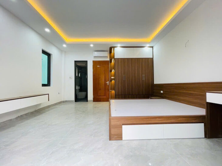 Bán Nhà: Ngọc Hồi, cách BX Nước Ngầm, 600m, 6 tầng, Thang Máy, oto đỗ cửa, Nhỉnh 8 tỷ