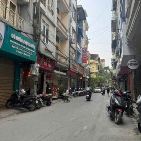 Phố Huỳnh Thúc Kháng – Phân lô, vỉa hè 2 bên – Kinh doanh văn phòng, lớp học – Sổ đỏ vuông đẹp