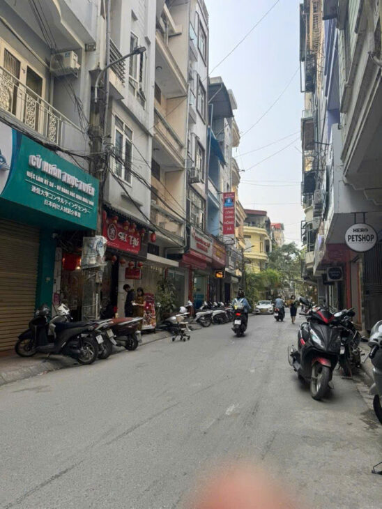 Phố Huỳnh Thúc Kháng – Phân lô, vỉa hè 2 bên – Kinh doanh văn phòng, lớp học – Sổ đỏ vuông đẹp