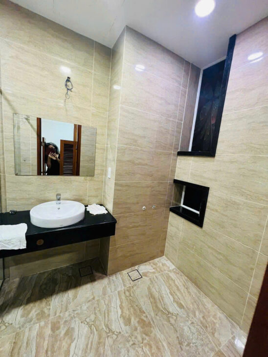 Cho thuê nhà số 234 Nguyễn Thị Minh Khai, Phường Võ Thị Sáu, Quận 3. Giá 90 Triệu