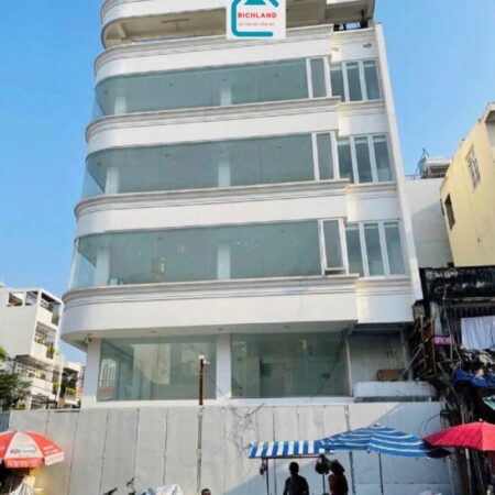 Cho thuê nhà góc 2 Mặt Tiền số 93 Hòa Hưng, Phường 12, Quận 10.