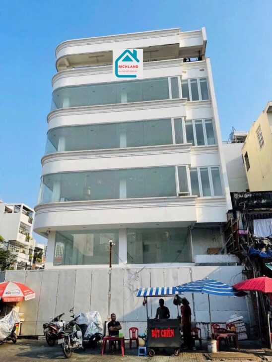 Cho thuê nhà góc 2 Mặt Tiền số 93 Hòa Hưng, Phường 12, Quận 10.