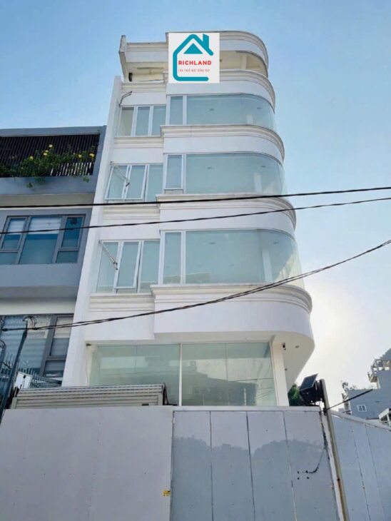 Cho thuê nhà góc 2 Mặt Tiền số 93 Hòa Hưng, Phường 12, Quận 10.