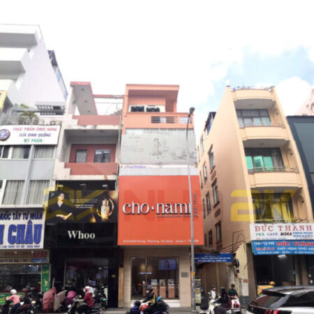 Cho thuê Góc 222 Hai Bà Trưng, Đakao, Quận 1- Diện tích: 4,5m x 15m_giá 100 Triệu