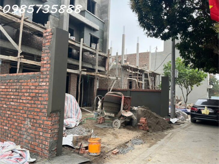 Nhà RỘNG ĐẸP cách AEON Hà Đông chỉ 5km Diện tích 88m2 x 3,5 Tầng – Ô tô ngủ trong sân