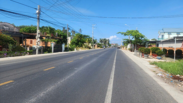 Đất ngộp LaGi 300 triệu/m ngang mặt tiền Lý Thái Tổ, thị xã LaGi sát Biển Tam Tân