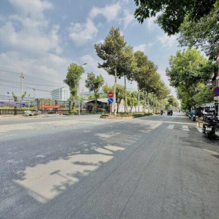 NHÀ MẶT PHỐ CẤP4 256M2 NGANG 5M SHR HOÀN CÔNG ĐỦ GIÁ 18,5 Tỷ