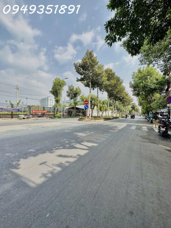 NHÀ MẶT PHỐ CẤP4 256M2 NGANG 5M SHR HOÀN CÔNG ĐỦ GIÁ 18,5 Tỷ