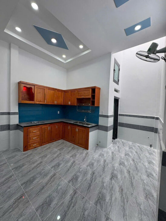 ????????Nhà cấp 4 mới , 2 phòng ngủ, phòng khách rộng, bếp rộng có giếng trời rât thoáng, Trần Thị Hè,