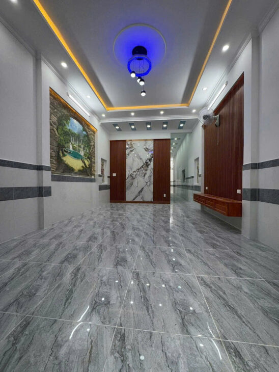 ????????Nhà cấp 4 mới , 2 phòng ngủ, phòng khách rộng, bếp rộng có giếng trời rât thoáng, Trần Thị Hè,