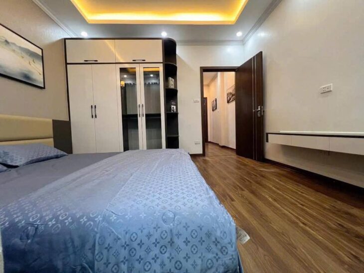 Bán Nhà Tứ Liên Tây Hồ 48m2 5 tầng 7,9 tỷ 20m ra đường oto tránh Sổ đẹp ảnh thật