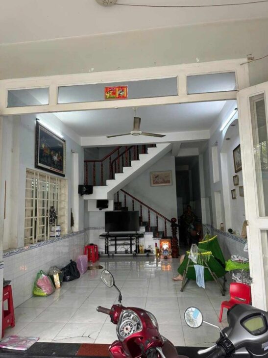 Bán nhà 3 Lầu 1 Trệt 100m2 Dĩ An,đường nhựa vài ô tô thông thoáng,gần chợ đêm