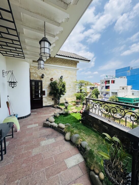 BÁN BIỆT THỰ ĐẲNG CẤP – 2 MẶT TIỀN – 144M2 – 4 TẦNG – 6 PN – 4 PHÒNG MASTER – NỘI THẤT GỖ ĐỎ CỰC