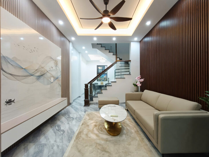 Bán Nhà Riêng, Phố Chùa Láng – DT 45m2 x MT 3.6m x 5 Tầng, Nở Hậu, Nhà Mới Full Nội Thất, An Ninh