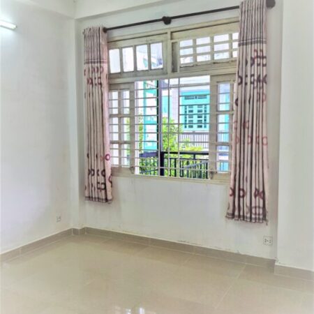 PHÒNG RỘNG RÃI – THOÁNG MÁT – máy giặt, khóa van tay,.. ngay UFM, FPT giá chỉ 3tr3