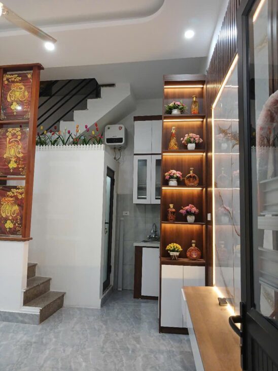 Cần bán nhà 3 tầng đẹp ở luôn Nam Dư, ngõ 3 gác thông thoáng, 2.5 tỷ