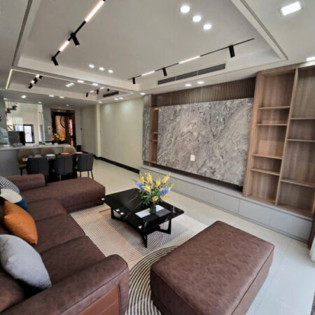 NHÀ ĐẸP – GIÁ TỐT – Vị Trí Đắc Địa Tại Đường Nguyễn Văn Cừ, Quận Long Biên, Thành phố Hà Nội