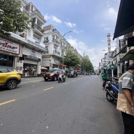 Định Cư Mỹ Nhượng Lại Mặt Tiền 12m Kinh Doanh Đỉnh Q.GÒ VẤP, 4 x 18 x 5 Tầng, (Giá gấp Định Cư Mỹ Nhượng Lại Mặt Tiền 12m Kinh Doanh Đỉnh Q.GÒ VẤP, 4 x 18 x 5 Tầng, (Giá gấp