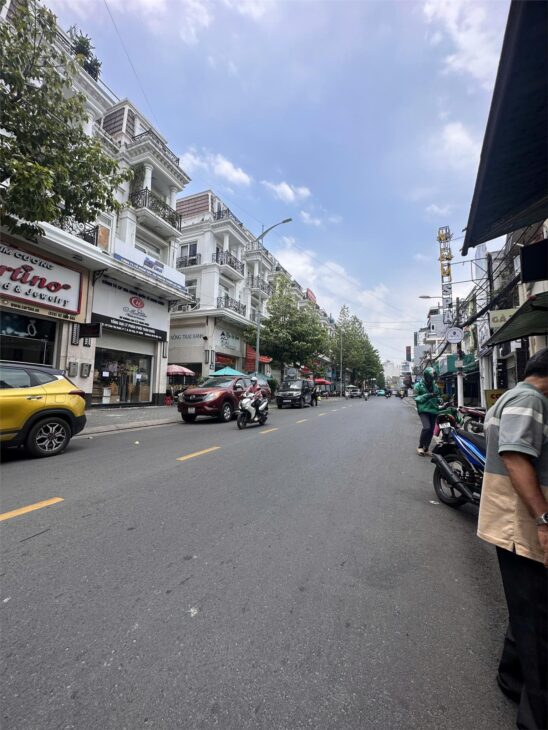 Định Cư Mỹ Nhượng Lại Mặt Tiền 12m Kinh Doanh Đỉnh Q.GÒ VẤP, 4 x 18 x 5 Tầng, (Giá gấp