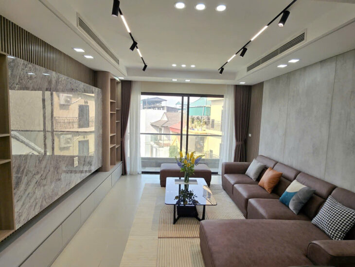 NHÀ ĐẸP – GIÁ TỐT – Vị Trí Đắc Địa Tại Đường Nguyễn Văn Cừ, Quận Long Biên, Thành phố Hà Nội