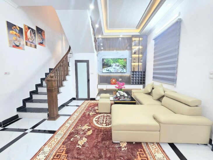 Hơn 6 Tỷ Ô Tô Đậu Cạnh Nhà – TT Hoàng Mai – Nhà Cực Đẹp Về Ở Luôn – Ngõ Thông