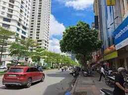 CHO THUÊ TÒA NHÀ VĂN PHÒNG 4 TẦNG số 240 PHỐ TRUNG KÍNH, CẦU GIẤY, HÀ NỘI