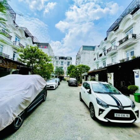 Nhà 4 Tầng Full nội thất Golden City Tô Ngọc Vân – Q12 – đường 12m ô tô thông – 4PN – giá 5.x tỷ