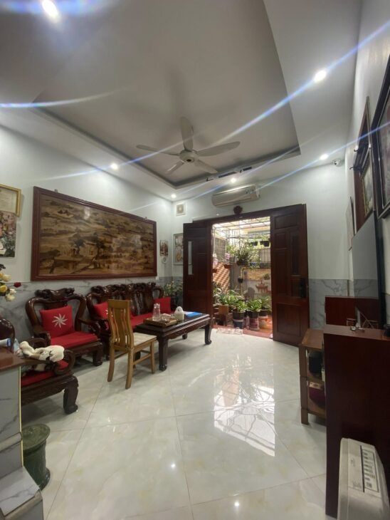 Chính Chủ Bán Nhà 3 Tầng Nguyễn Văn Linh, Long Biên, Gần Hồ, Ô Tô Đỗ Cổng