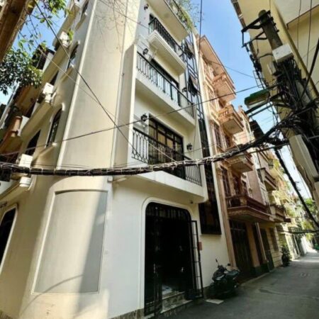 Cần bán gấp! Nhà Lạc Long Quân, Tây Hồ, lô góc, ô tô vào nhà, 60m2, MT 6.2m, 14 tỷ