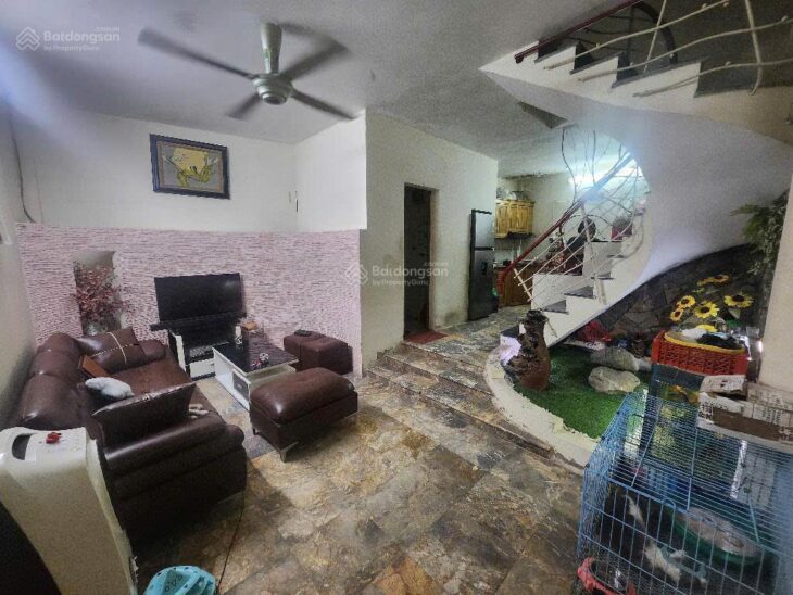 Hiếm, giá rẻ, bán gấp nhà ngõ Phố Nguyễn Trãi, phù hợp ở và kinh doanh, 38m2 *3 tầng, 5,7 tỷ