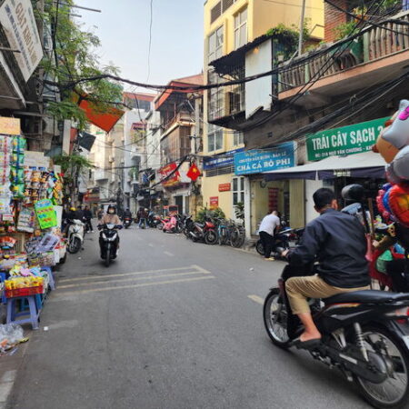 Nhà mặt phố Văn Chương, Đống Đa, DIện tích 40m2, giá chỉ 10.8 tỷ