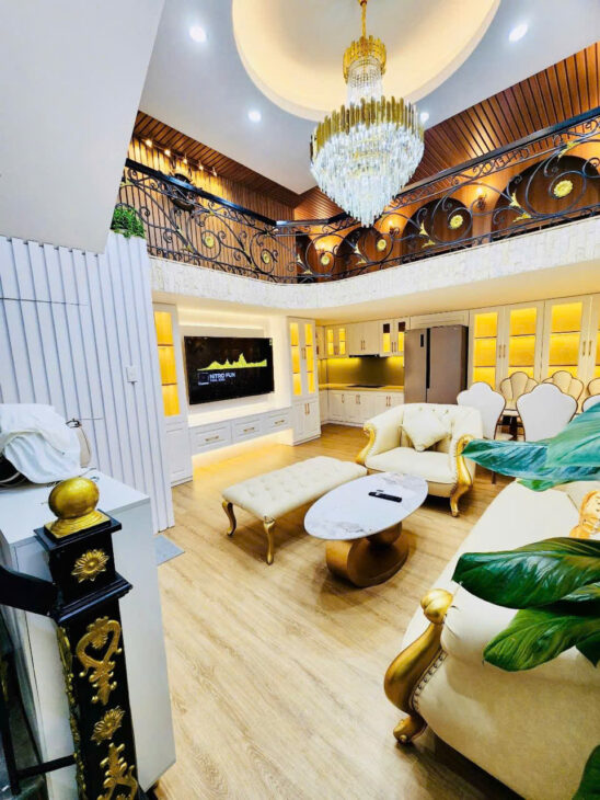 Kèo Vip! Bán nhà 5 tỷ, ô tô đỗ cửa, Phố Đặng Tiến Đông, Zalo 0911911021