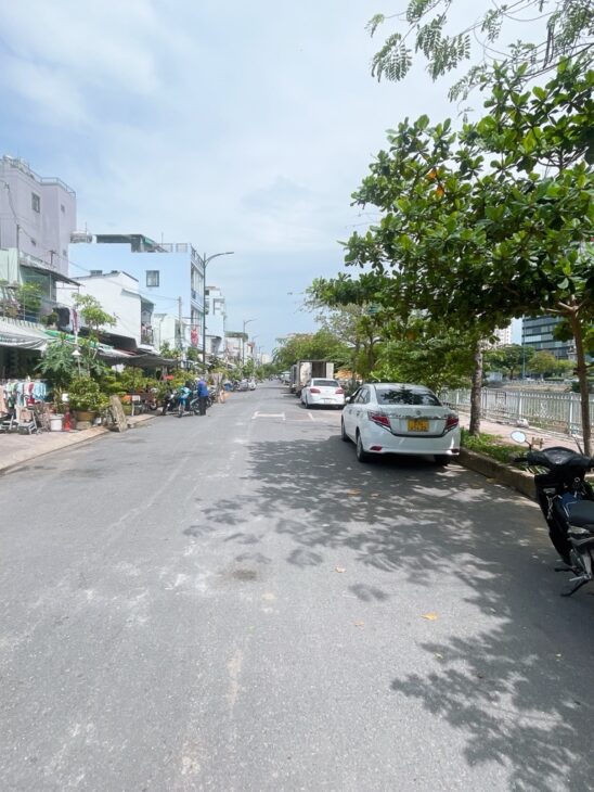 CẦN TIỀN BÁN GẤP NHÀ MT BA ĐÌNH, P8, Q8, VIEW SÔNG, DT: 40M2(4 X 10M) CHỈ 5.2 TỶ