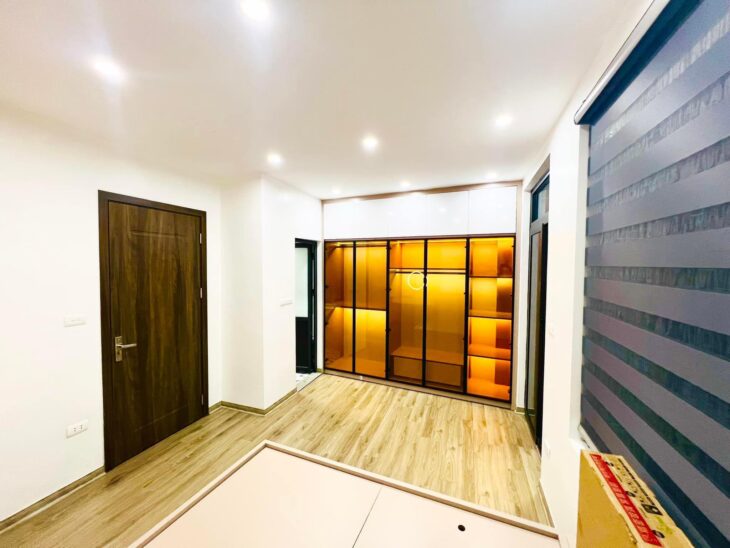 Nhà Minh Khai, vài bước ra oto, lô góc, dân xây, 5 tầng, 7.5 tỷ