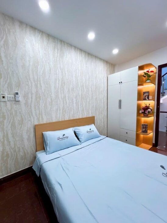 Bán nhà Gò Vấp, Sat hẻm xe hơi Nguyễn Văn Công, 30M² x 3 Tầng, 4 Pn, Full nội thất, SHR, hơn 4 ????