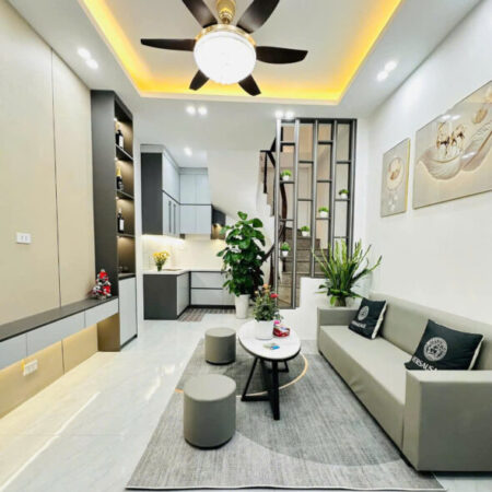 Ngã tư Nguyễn Chí Thanh và Láng – Đống Đa – Ô tô vào nhà – nhà mới xịn – 40m – 6T – 14 tỉ