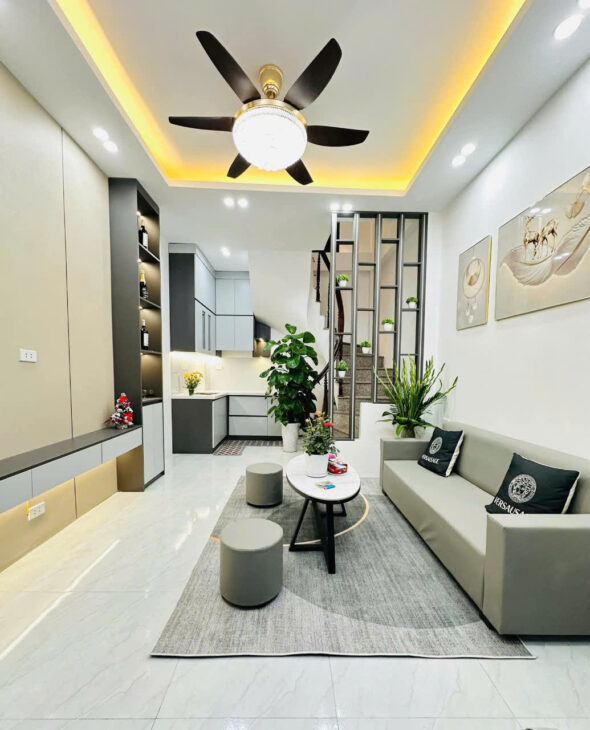 Ngã tư Nguyễn Chí Thanh và Láng – Đống Đa – Ô tô vào nhà – nhà mới xịn – 40m – 6T – 14 tỉ