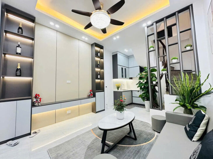 Ngã tư Nguyễn Chí Thanh và Láng – Đống Đa – Ô tô vào nhà – nhà mới xịn – 40m – 6T – 14 tỉ