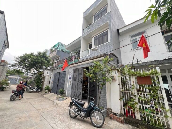 NHÀ MỚI, ĐẸP, ĐÚC 4tấm 5PN 5WC, HXH, SHR, cách MT LÒ LU 100m, Tp. TĐ – CHỈ 5,2ty