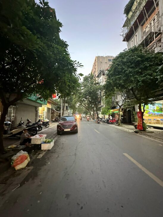 BÁN NHÀ ĐỐNG ĐA-MẶT PHỐ ĐẶNG TRẦN CÔN-4T-7.5TY. LH: 0982769586