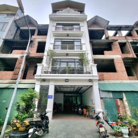 Gia đình bán căn nhà mặt phố KĐT Trung Văn, cạnh Vinhomes Greenbay, khu liên cơ quan