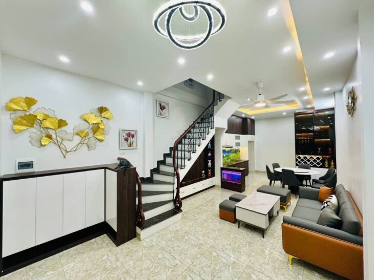 BÁN NHÀ PHƯƠNG MAI – NGÕ RỘNG – Ô TÔ SÁT NHÀ – 50M2 – 4.5M MT – 11 TỶ