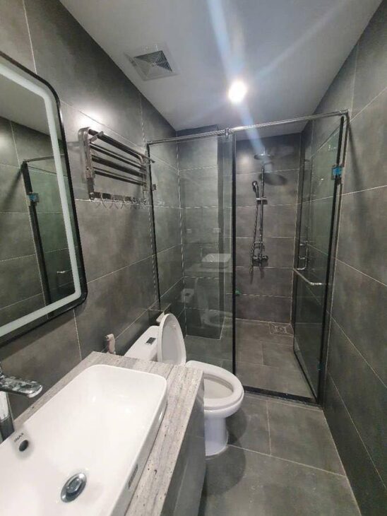 BÁN NHÀ PHỐ TRẠM – 6 TẦNG THANG MÁY – Ô TÔ TRÁNH – GẦN AEON – Ở NGAY