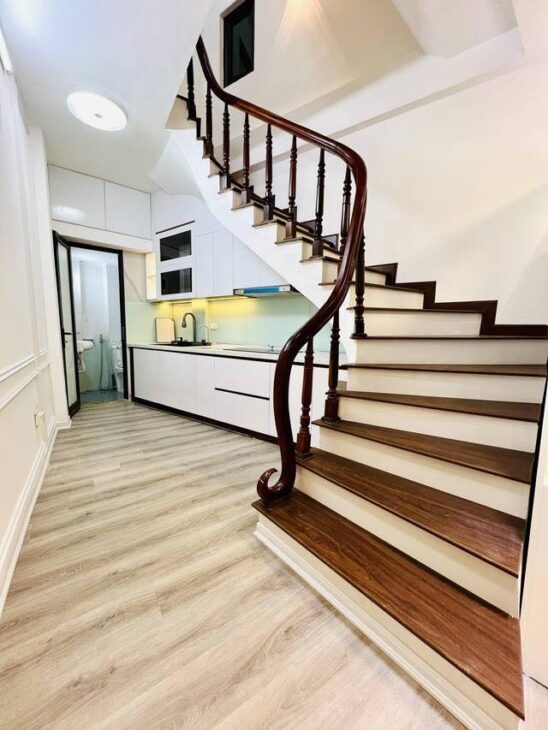 Nhà phố Đê La Thành , Ba Đình , diện tích 31m2, mặt tiền 8.4m, 5 tầng . Giá chỉ 7.2 tỷ