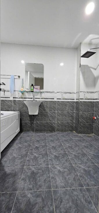 NGỌC LÂM – NHÀ ĐẸP 5 TẦNG THANG MÁY – KINH DOANH – GẦN HỒ TAI TRÂU – FULL NỘI THẤT