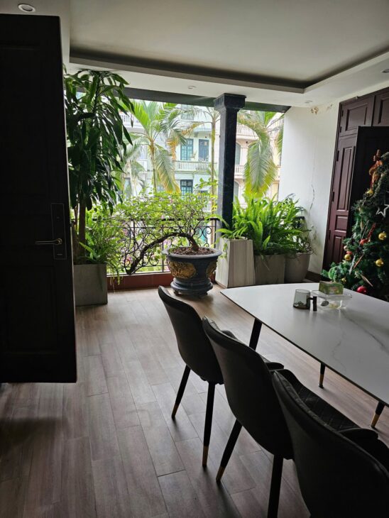 Bán nhà liền kề Linh Đàm, lô góc, vỉa hè, 2 mặt tiền tận 11m, khu vực hiếm nhà bán, 75m2, 27 tỷ